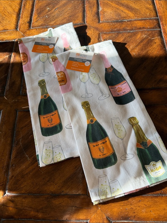 MU kitchen Other - Champagne Bottle Print Party Dish Towels